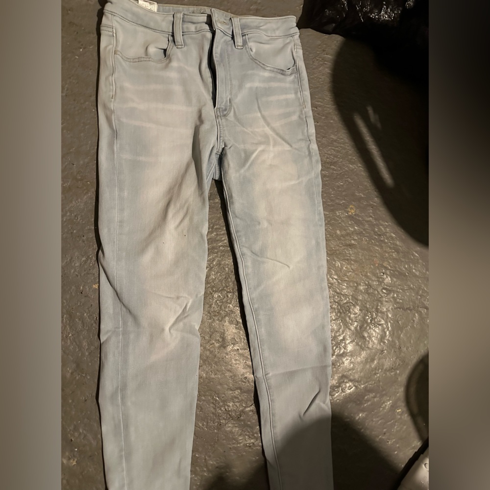 Light Wash Super Stretch Super Hi-Rise Jegging American Eagle Size 6. Worn once.